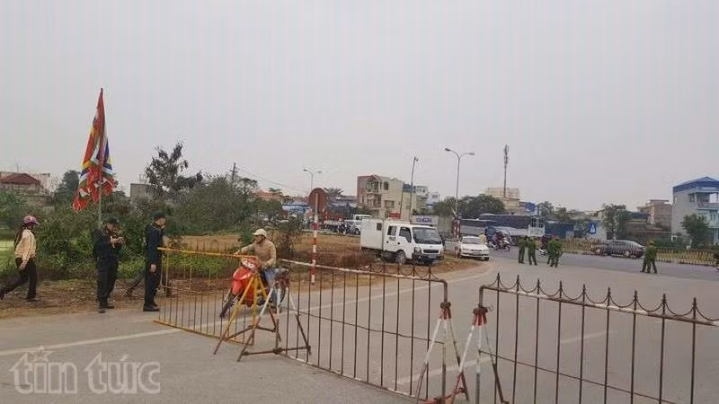 8 giờ trước khi phát ấn, lối vào đền Trần Nam Định vẫn thông thoáng ảnh 2