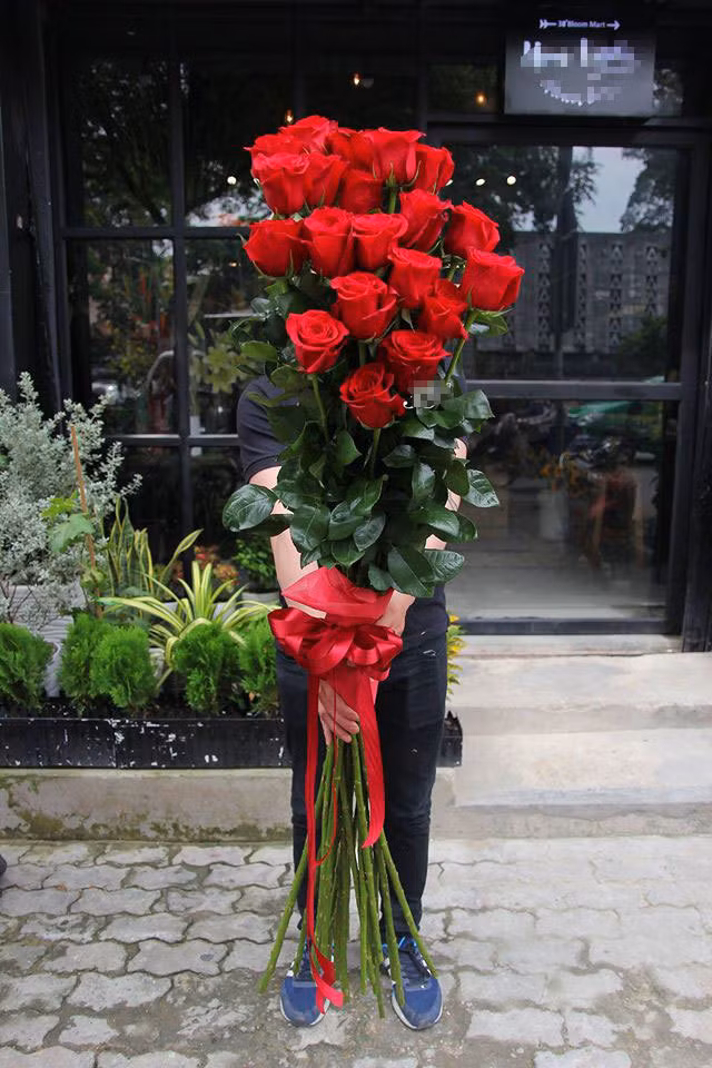 Hoa hồng ngoại 'giá khủng' được săn lùng dịp Valentine ảnh 2
