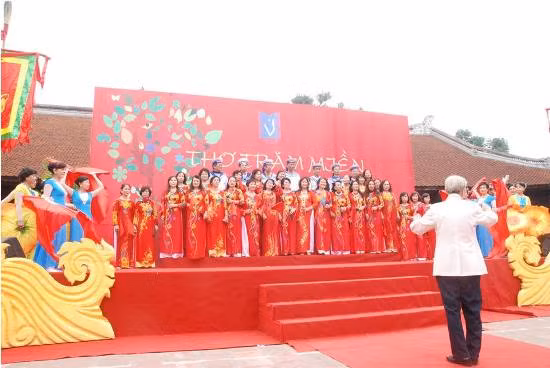 Văn Miếu rộn ràng trong ngày hội thơ 2017 ảnh 1