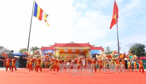 Du xuân Yên Tử, gửi mũ bảo hiểm không còn bị tính tiền ảnh 1