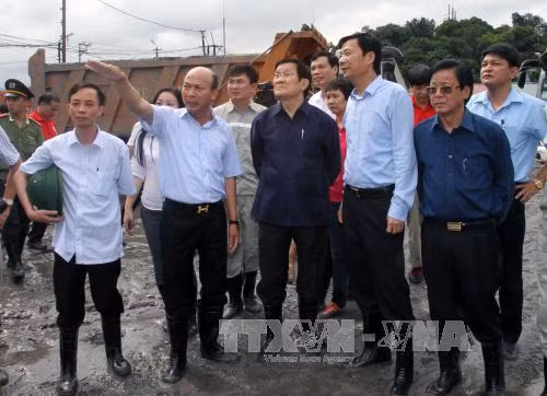 Chủ tịch nước kiểm tra khắc phục hậu quả lũ lụt tại Quảng Ninh ảnh 2