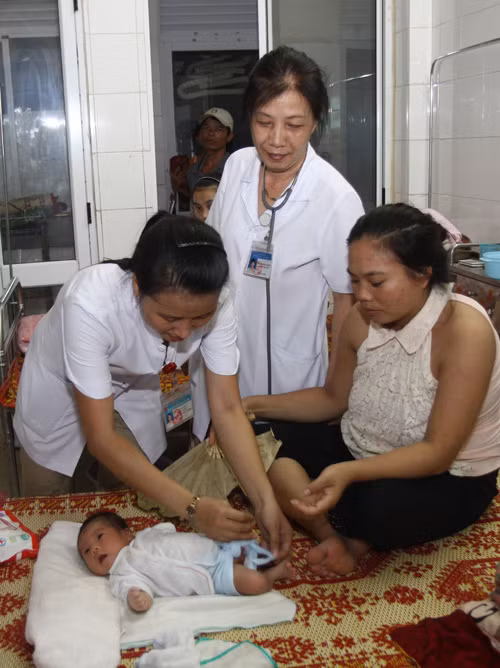 Đường dây nóng ngành y phát huy hiệu quả ảnh 1