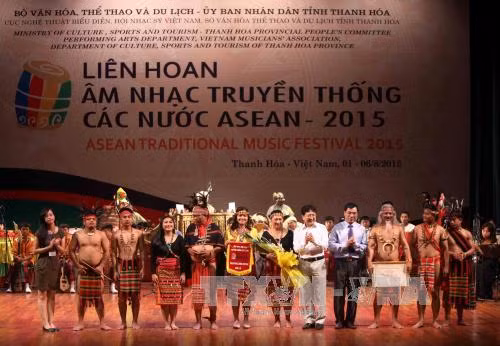 Bế mạc Liên hoan âm nhạc truyền thống các nước ASEAN 2015 ảnh 1