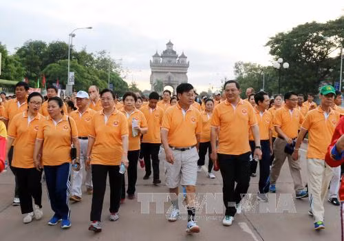 Lào tổ chức đi bộ kỷ niệm 48 năm thành lập ASEAN ảnh 2