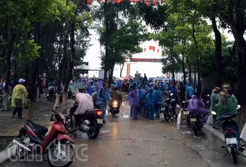 Nhiều du khách vẫn mắc kẹt nhiều ngày ở đảo Cô Tô ảnh 3