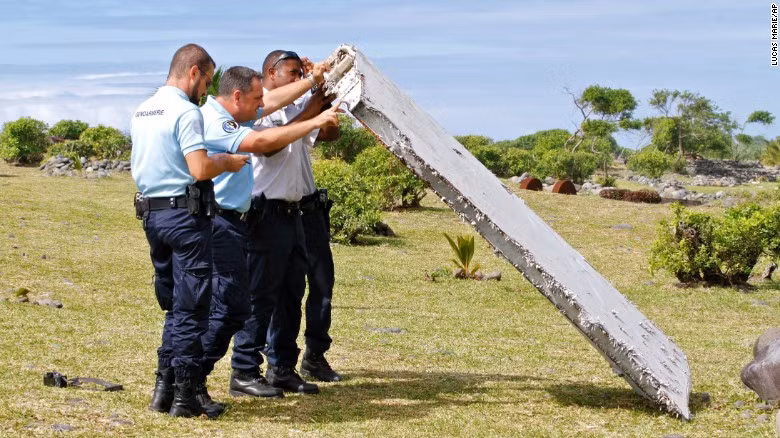 Thủ tướng Malaysia xác nhận mảnh vỡ là của MH370 ảnh 1