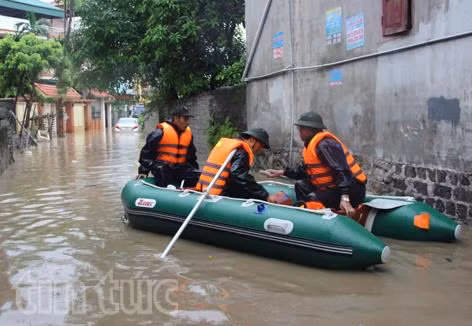 Huy động quân đội ứng cứu vùng bị ngập tại Uông Bí ảnh 3