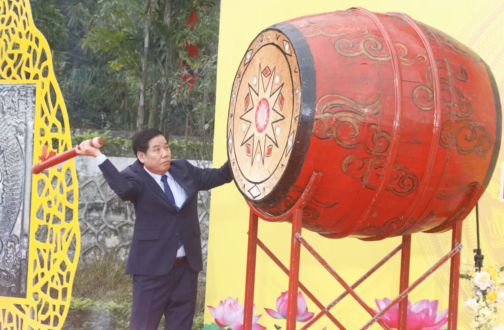 potal-bac-giang-khai-hoi-chua-bo-da-va-lien-hoan-dan-ca-quan-ho-thi-xa-viet-yen-nam-2025-7914488.jpg