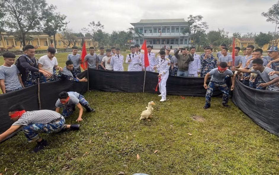 potal-vung-3-hai-quan-to-chuc-nhieu-hoat-dong-soi-noi-don-tet-7833788.jpg