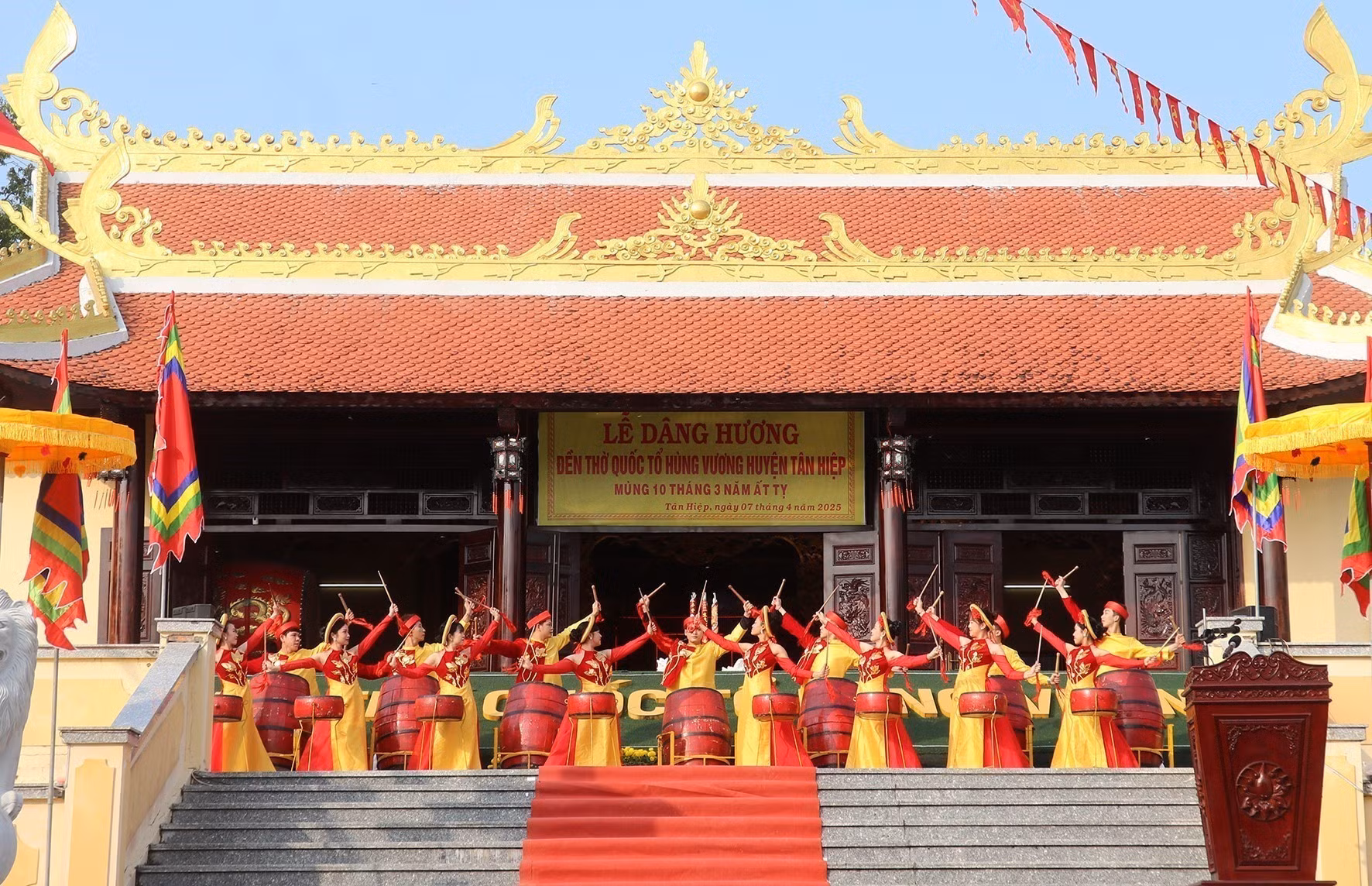 potal-kien-giang-dang-huong-quoc-to-hung-vuong-7957863.jpg