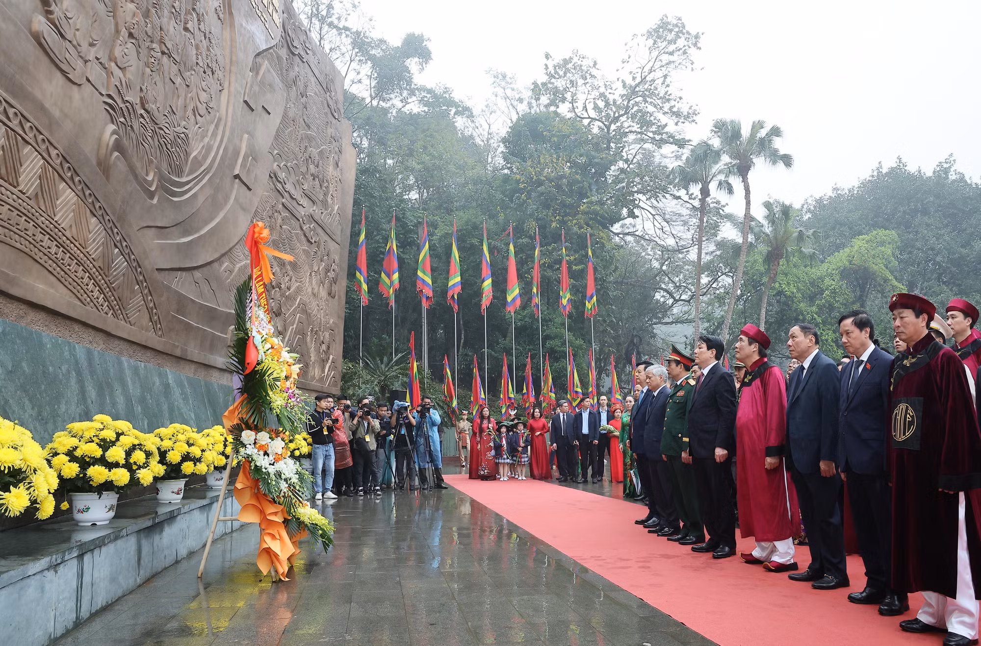 potal-chu-tich-nuoc-luong-cuong-dang-huong-tuong-nho-cac-vua-hung-7957797.jpg