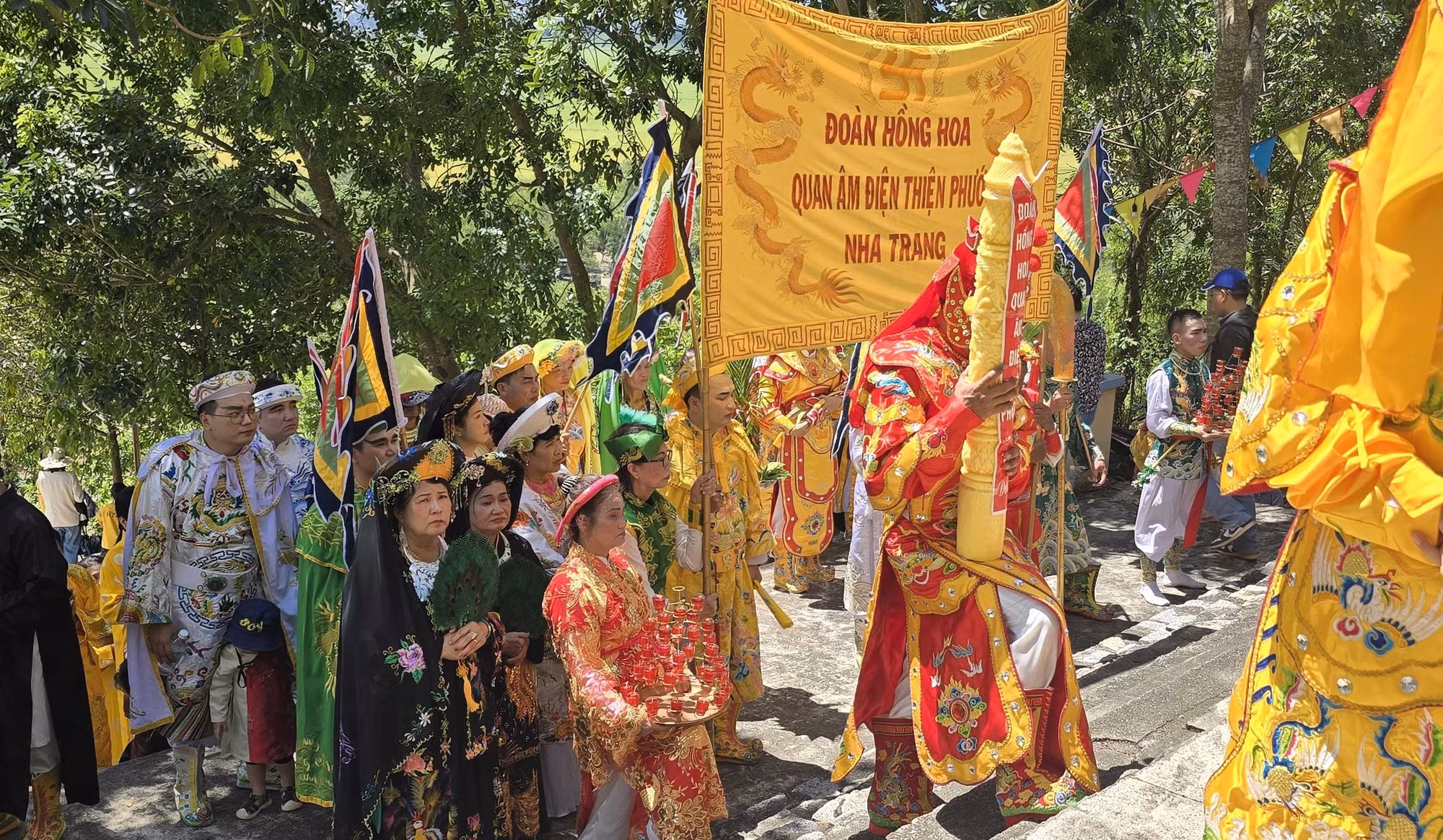 potal-le-hoi-am-chua-doc-dao-net-van-hoa-co-truyen-tai-khanh-hoa-7941969.jpg