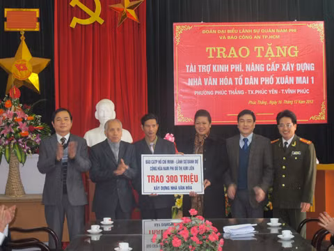 Lãnh sự danh dự Nam Phi tặng Vĩnh Phúc 300 triệu đồng ảnh 1