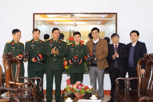 TTXVN - Sư đoàn 304, 'Thủy chung- Trong sáng- Sắt son' ảnh 2
