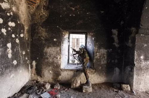Hình ảnh mới nhất về cuộc đối đầu ác liệt tại Syria ảnh 1