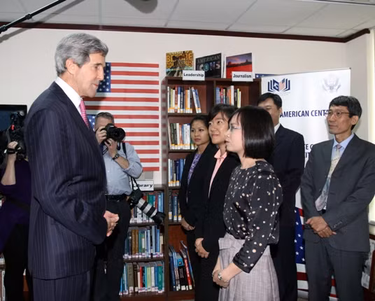 Ngày đầu trở lại TP.HCM của Ngoại trưởng John Kerry ảnh 8