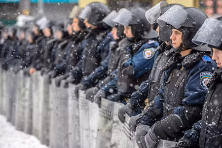 Ukraine: Cảnh sát rút khỏi một số điểm biểu tình tại Kiev ảnh 1