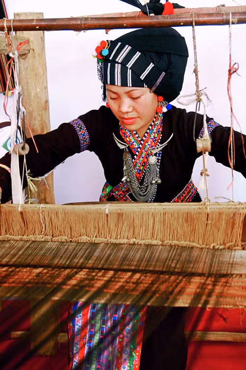 Trang phục của phụ nữ các dân tộc Việt Nam ảnh 4
