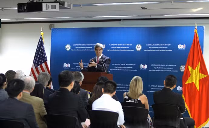 Ngày đầu trở lại TP.HCM của Ngoại trưởng John Kerry ảnh 5