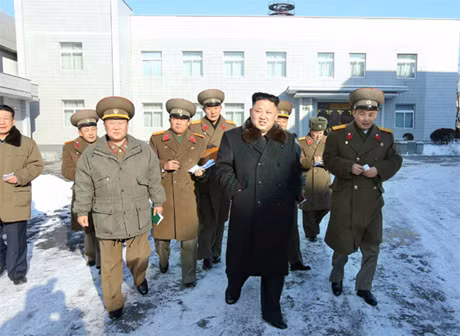 Ông Kim Jong Un xuất hiện lần đầu sau vụ xử tử chú dượng ảnh 1