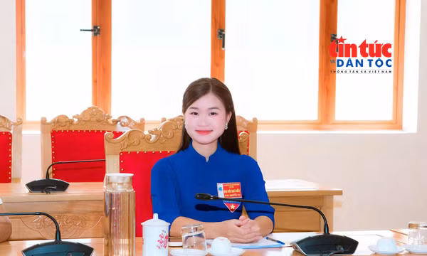 Trưởng xóm Gen Z ứng dụng công nghệ thông tin để đổi mới tuyên truyền pháp luật cho đồng bào