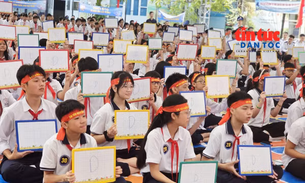 Lan tỏa tình yêu biển, đảo quê hương đến học sinh Hà Nội