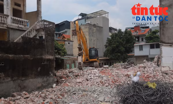 Nhà dân lần lượt tháo dỡ, tuyến Phạm Hùng - Lê Đức Thọ dần lộ diện