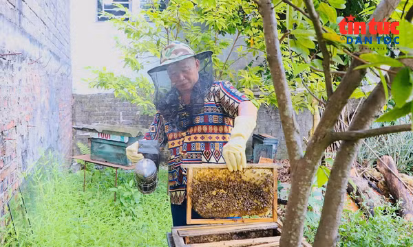 Người có uy tín vận động bà con Sán Dìu cùng tham gia làm kinh tế để thoát nghèo