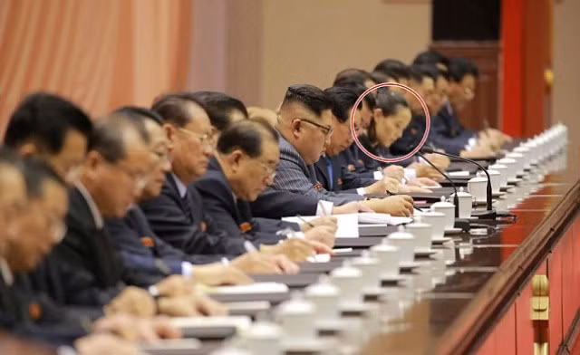 Ngồi cùng bàn với quan chức 'chóp bu', em gái ông Kim Jong-un gây chú ý ảnh 2