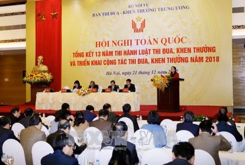 Thi đua, khen thưởng phải gắn với nâng cao đạo đức, trách nhiệm công vụ ảnh 2