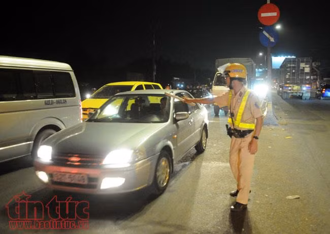 Người dân ùn ùn về quê nghỉ Tết, các cửa ngõ TP Hồ Chí Minh ùn ứ ảnh 5