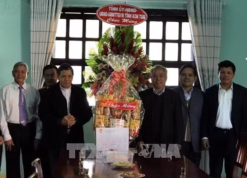 Mừng Lễ Giáng sinh an lành, hạnh phúc đến với đồng bào Công giáo ảnh 2