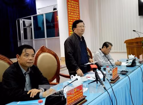 Phó Thủ tướng Trịnh Đình Dũng thị sát công tác phòng chống bão tại Cà Mau ảnh 1