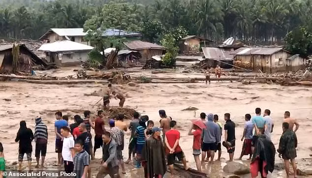 Người dân Philippines vật lộn sau cơn bão Tembin ảnh 8