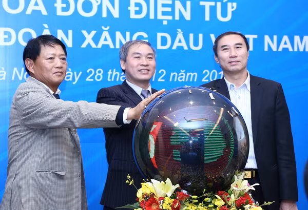 Phát hành hóa đơn điện tử khi mua xăng dầu từ 1/1/2018 ảnh 1