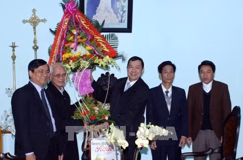 Mừng Lễ Giáng sinh an lành, hạnh phúc đến với đồng bào Công giáo ảnh 1