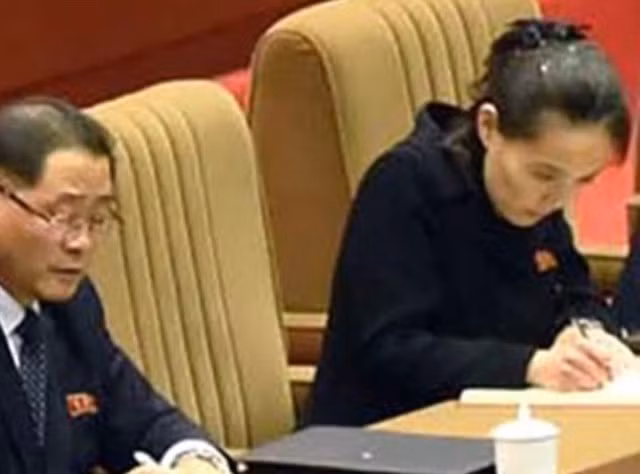 Ngồi cùng bàn với quan chức 'chóp bu', em gái ông Kim Jong-un gây chú ý ảnh 3