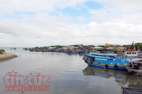 Người dân TP Hồ Chí Minh trở về nhà, thở phào vì bão 16 không vào ảnh 1