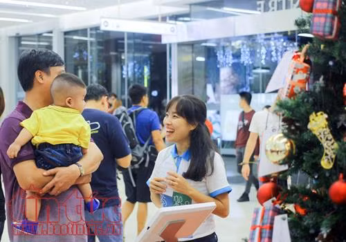 Mang hơi ấm Giáng sinh đến trẻ em làng SOS ảnh 1