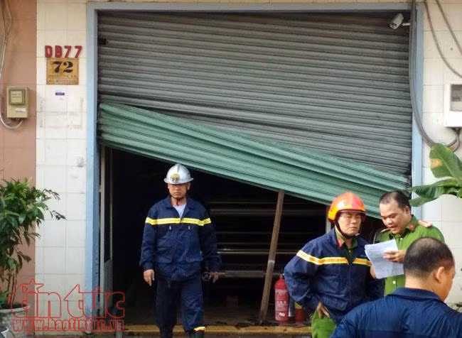 Cháy công ty in vải sát chợ Bàu Cát, 5 người thoát chết ảnh 1