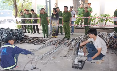Đồng Nai tiêu hủy 5.000 vũ khí, vật liệu nổ và công cụ hỗ trợ ảnh 1