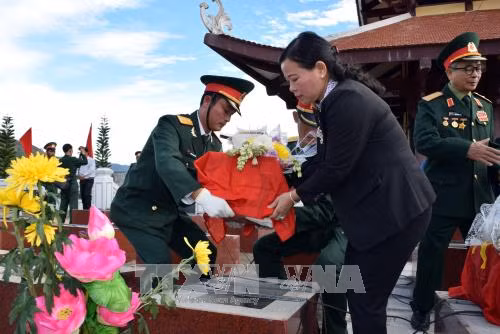 Kon Tum: Truy điệu và an táng hài cốt liệt sỹ hy sinh tại chiến trường Chư Tan Kra ảnh 1
