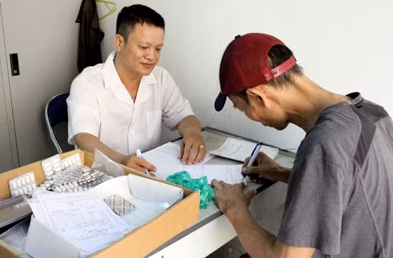 Mua được thuốc ARV giá rẻ nhờ đấu thầu mua sắm thuốc tập trung ảnh 1