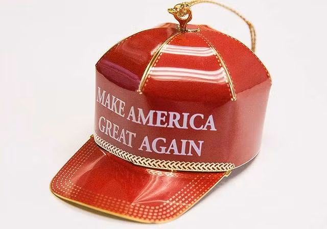 Đồ Giáng sinh của Tổng thống Trump hạ giá vẫn 'ế' ảnh 1