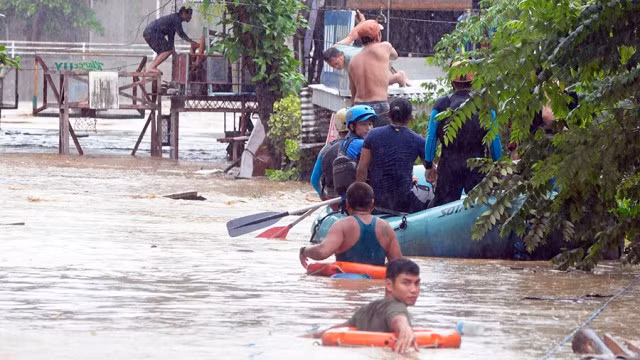 Người dân Philippines vật lộn sau cơn bão Tembin ảnh 3