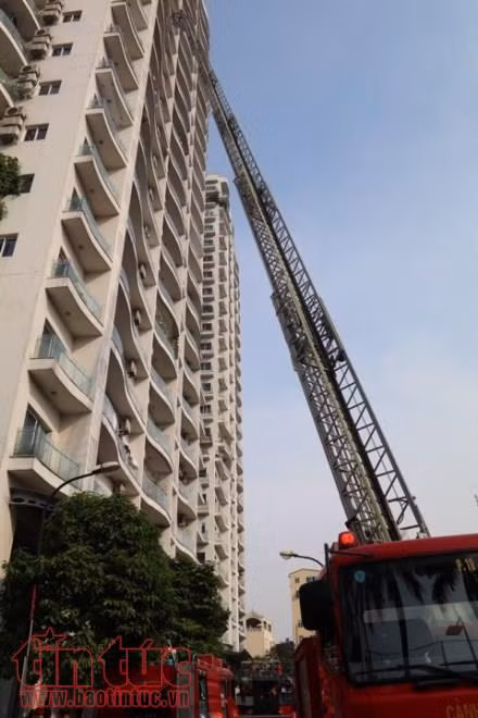 Cháy lớn tầng 25 Chung cư Golden Westlake (Hà Nội) ảnh 5