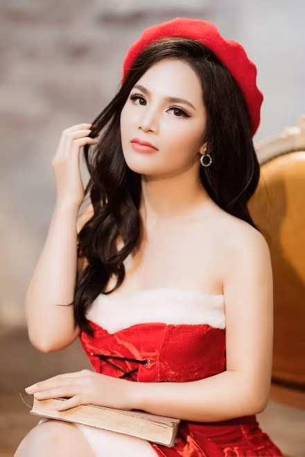  Sao mai Mai Thương rực rỡ trong chùm ảnh đón Noel ảnh 1