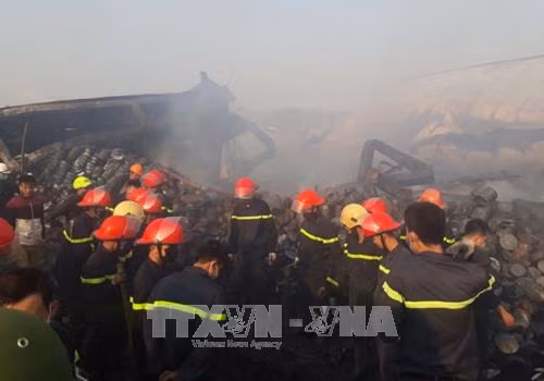 Cháy tại Công ty Cổ phần bánh kẹo Tràng An do nổ lò nướng ảnh 1