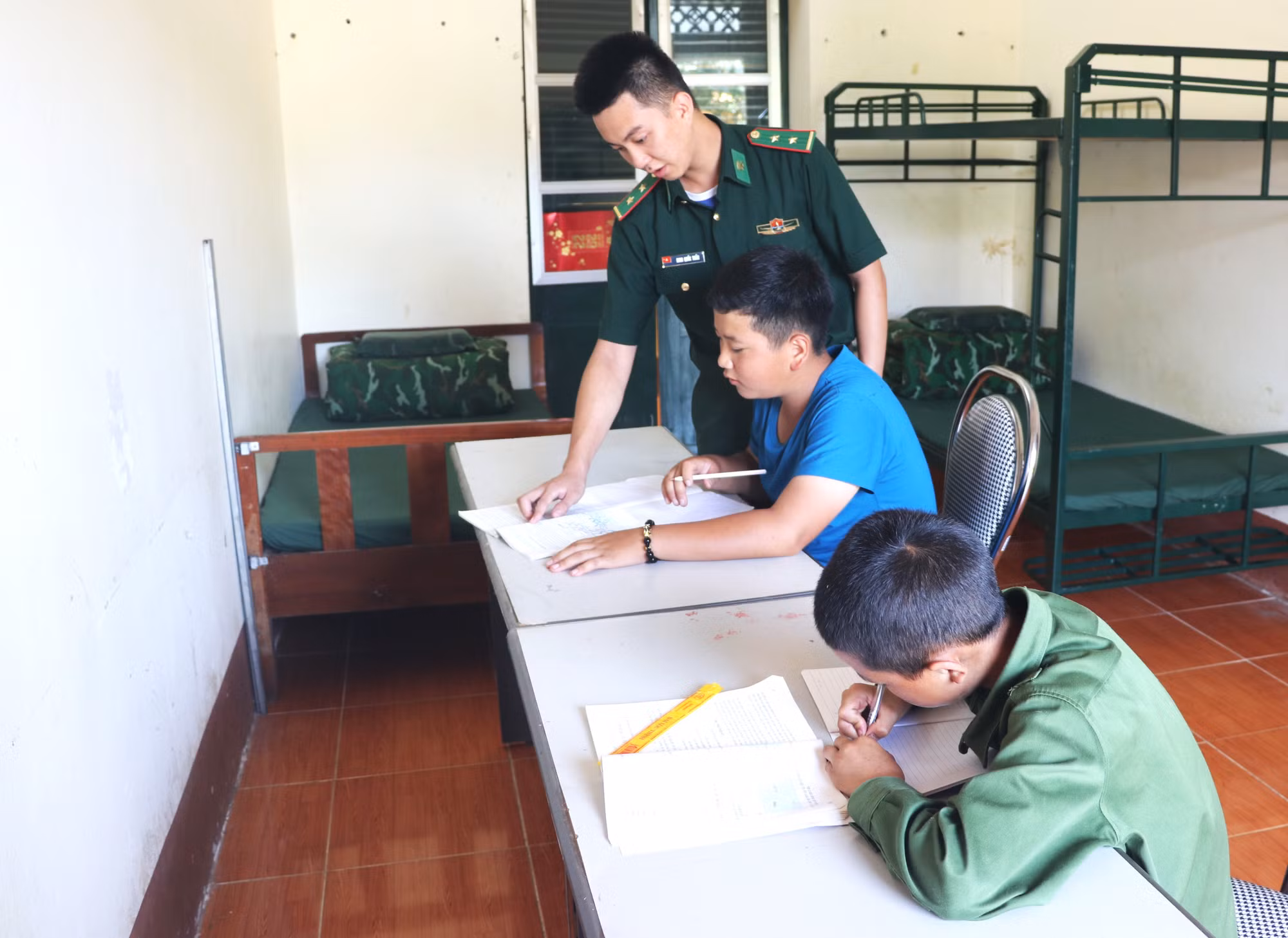 Nâng bước em tới trường là chương trình nhân văn sâu sắc của Bộ đội Biên phòng