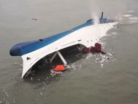 Hàn Quốc: Một thợ lặn tử vong tại hiện trường phà đắm Sewol ảnh 1